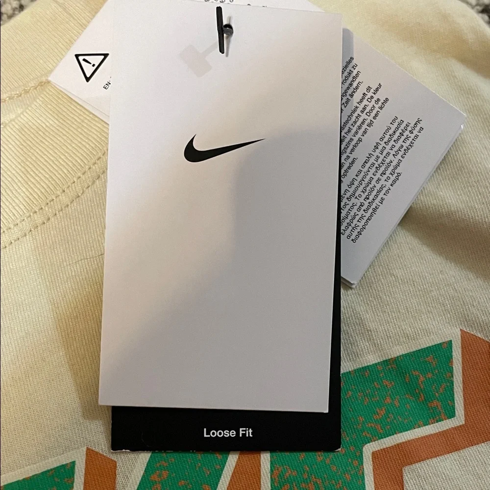 Nike basketball women’s loose fit t shirt cream green and orange size medium - Picture 4 of 6